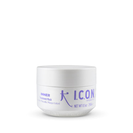 I.C.O.N. Inner Home Moisturizing Treatment 250ml Een super vochtinbrengend masker dat van binnenuit werkt. Herstelt, vult en repareert de structuur van het haar van de binnenste naar de buitenste laag.  Eigenschappen  Maakt onrustige textuur glad Herstelt innerlijke gezondheid Bevordert een ongelooflijke glans van binnen naar buiten Versterkt het haar met proteïne Voor alle haartypen.