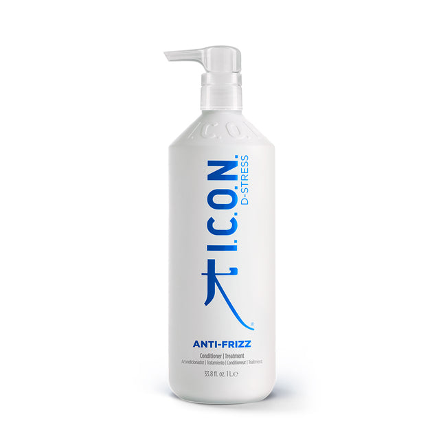 Anti-Frizz Conditioner/Treatment 1000ml - Anti-Frizz Conditioner/Treatment maakt pluizig, onhandelbaar haar glad en glanzend. Met een mix van Biotine en Keraveg 18 wordt de schubbenlaag gladgestreken waardoor het haar stressvrij is. Verdeel met de handpalm door het haar van de aanzet tot de uiteinden, laat het 2-5 minuten inwerken en spoel het haar grondig uit.