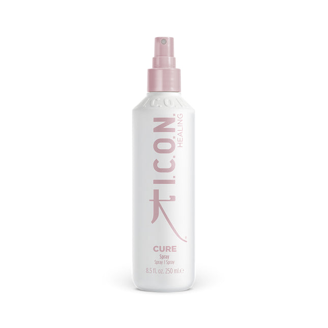 I.C.O.N. Cure Spray 250ml Instant Detangling Treatment. Ideaal voor alle haartypes, deze probleemoplossende behandeling ontwart, verzacht en kalmeert, waardoor het haar licht en gewichtloos wordt. Mist over het hele haar, zodat aloë kan kalmeren en een mix van proteïnen kan repareren.  Voordelen  Elimineert droog, beschadigd haar Heropbouw van zwakke strengen Geeft een zijdeachtige textuur Houdt vocht vast 