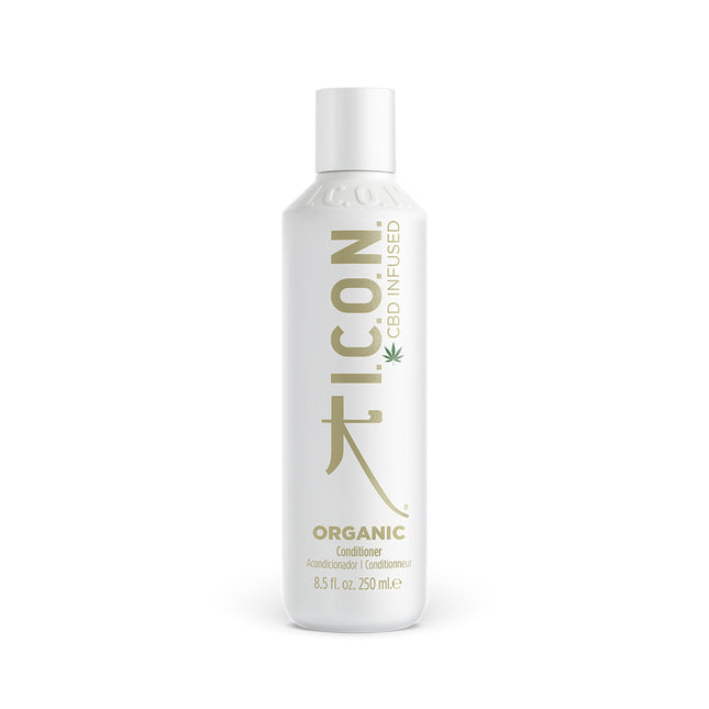 I.C.O.N. Organic Conditioner 250ml Op basis van aloë, watervrij, biologisch en verrijkt met CBD. Deze volledig natuurlijke conditioner maakt het haar gezonder, sterker en geconditioneerd. Breng aan na de shampoo, goed inmasseren en spoel het haar volledig uit.  Voordelen  Bevordert een gezonde haargroei Vergemakkelijkt het ontwarren Laat het haar licht achter Voor alle haartypes 