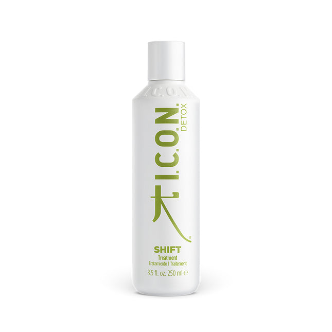 I.C.O.N. Shift Detoxifying Treatment 250ml Een essentiële, pre-shampoo treatment om de algehele toestand van de hoofdhuid tot uiteinden van het haar echt te verbeteren en gezonde haargroei te bevorderen.  Voordelen  Behandelt de hoofdhuid Bevordert een betere hoofdhuidconditie Verjongt vermoeide haarzakjes Verfrist het haar met een mix van pepermunt en menthol Voor alle haartypes